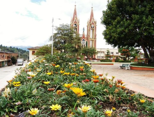 La Capilla Boyacá fuente milagrosa Virgen Candelaria tamales sagú Valle Tenza turismo religioso colonial Carrera 4 #3-63 video drone
