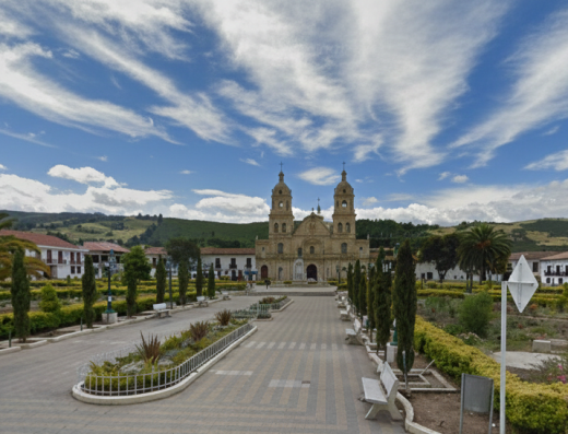 Parque Principal Santa Rosa de Viterbo Boyacá con parroquia colonial, ex capital Tundama.