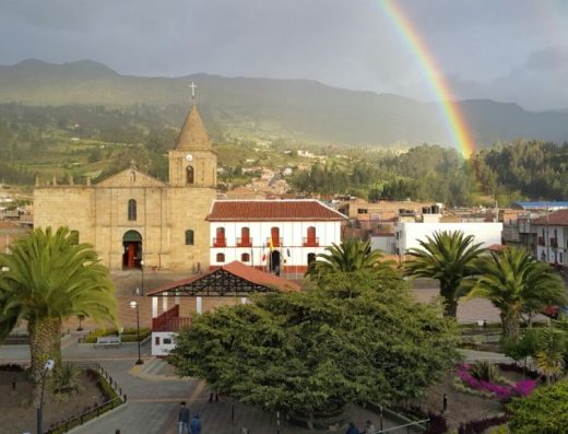 Parque Principal Socha Boyacá con iglesia Candelaria, Nodriza Libertad Valderrama.