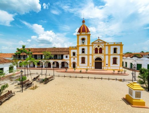 Iglesia Santa Bárbara Santa Cruz de Mompox Bolívar río Magdalena, barroco Patrimonio de la UNESCO