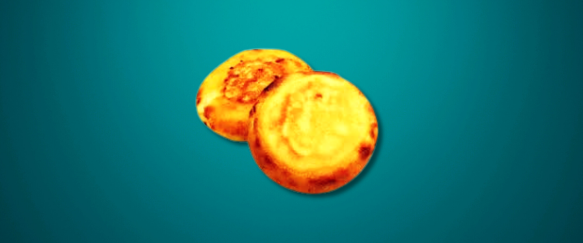 "Arepa Boyacense tradicional rellena de queso campesino y cuajada artesanal del departamento de Boyacá Colombia"