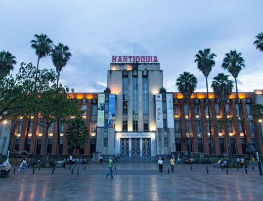 Museo de Antioquia en Medellín ubicado frente a la Plaza Botero, uno de los museos más importantes de Colombia con obras del artista Fernando Botero.
