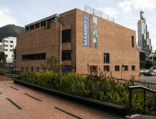 conocido como MAMBO, es uno de los espacios culturales más influyentes para comprender la evolución del arte moderno y contemporáneo en Colombia. Ubicado en el centro cultural de Bogotá, este museo se ha consolidado como un punto de encuentro para artistas, estudiantes, investigadores y amantes del arte que buscan explorar las expresiones creativas más representativas de los siglos XX y XXI.