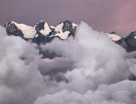 Pico Cristóbal Colón en la Sierra Nevada de Santa Marta con nieve y paisaje montañoso.