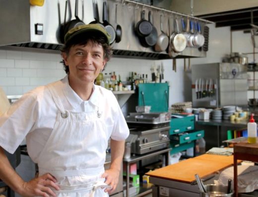 Descubre Prudencia en Bogotá, un restaurante de cocina de temporada con horno de leña y una experiencia gastronómica íntima en La Candelaria.