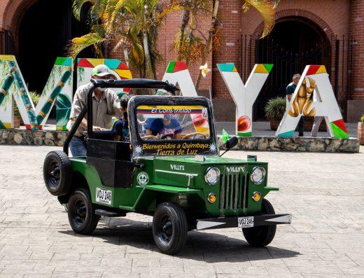 Visita el Parque Temático Quimbayas en Quimbaya, Quindío, y disfruta piscina, atracciones, hospedaje y plan familiar en el Eje Cafetero.