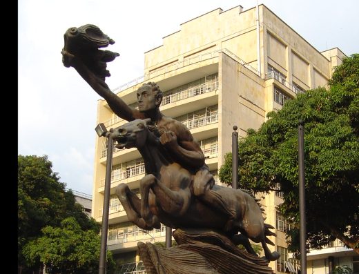 Pereira — La Capital del Eje y Puerta a la Biodiversidad 🏙️🐒