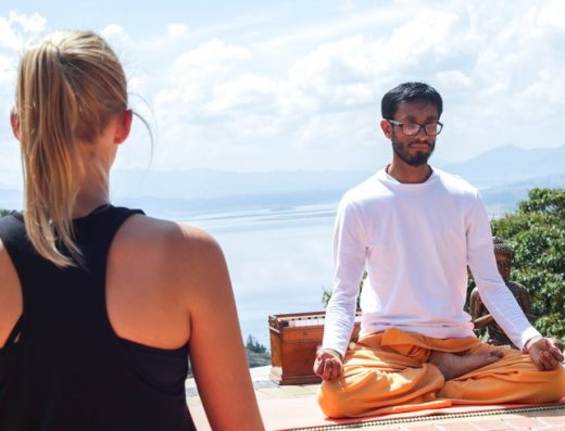 Yoga y Meditación en Colombia — Retiros de Bienestar en Playas y Montañas