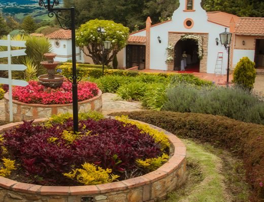Andalucía Villa Campestre en Tunja, Boyacá, con salones para eventos y ambiente campestre.