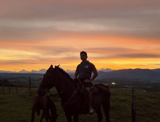 🌅 Atardeceres y Cabalgatas — El Alma de la Ruta del Llano