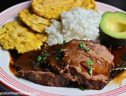 Posta Negra Cartagenera — Carne Cocinada Lenta en Panela del Caribe