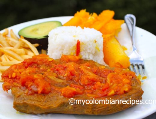 Sobrebarriga en Salsa — Carne de Res Guisada con Tomate y Vino Tinto