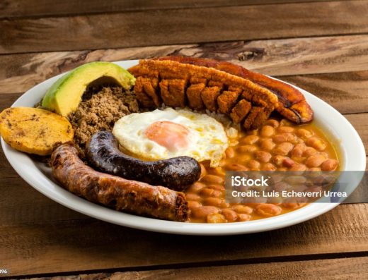🍛 Bandeja Paisa — El Festín Montañero de Antioquia