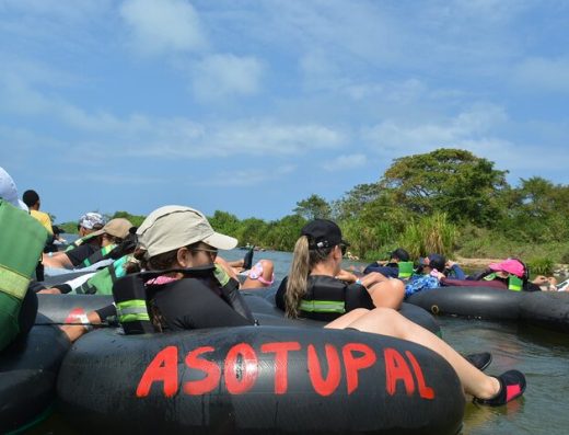 Palomino — Playa, Río y Tubing en el Caribe Bohemio de Colombia