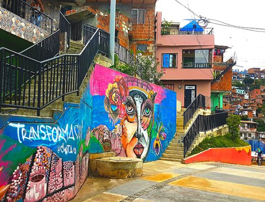 Descubre Medellín, una ciudad innovadora rodeada de montañas, con cultura paisa, gastronomía, parques, museos y experiencias únicas durante todo el año.