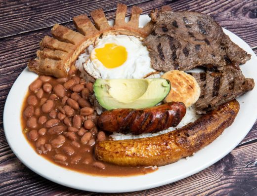 🍛 Bandeja Paisa — El Festín Montañero de Antioquia
