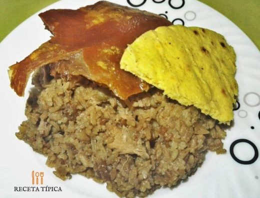 Lechona Huilense — Cerdo Relleno de Arroz con Arvejas, la Tradición del Huila