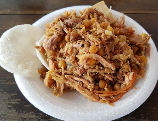 Lechona Huilense — Cerdo Relleno de Arroz con Arvejas, la Tradición del Huila