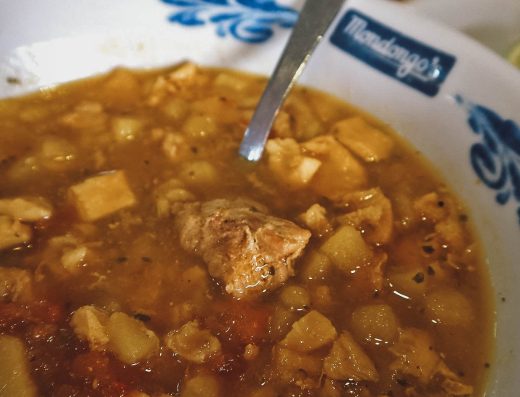 Mondongo’s Medellín – Sopas y Comida Paisa Tradicional en Restaurante Emblemático