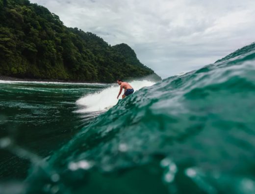 Surf en Colombia — Olas del Pacífico y el Caribe para Todos los Niveles