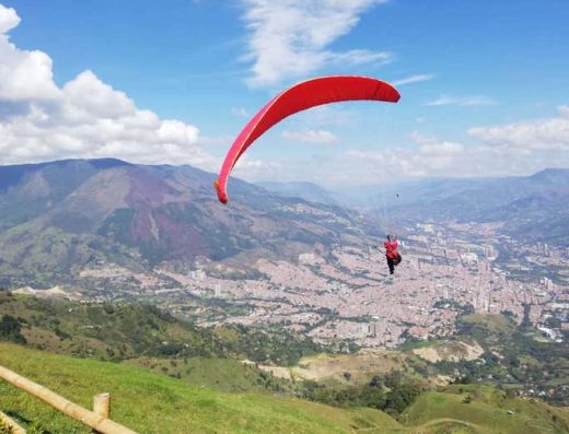 Parapente en San Félix — Vuelo Libre sobre el Valle de Medellín, Colombia