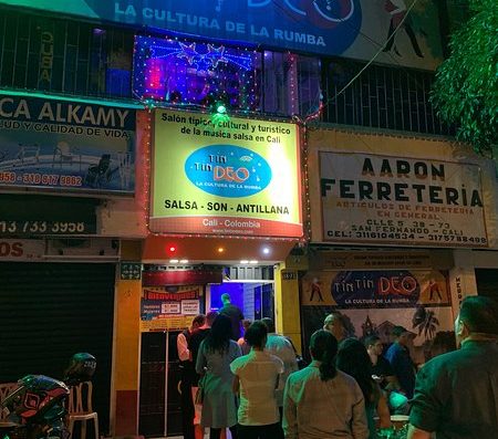 Tin Tin Deo | Salsa en Vivo y Comida Caleña, Cali