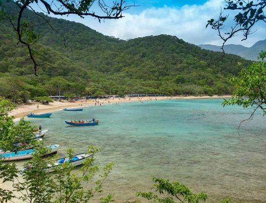 🏝️ Playa Cristal — El Paraíso de Aguas Transparentes en el Tayrona