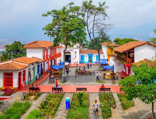 Pueblito Paisa — La Aldea Tradicional Antioqueña en el Cerro Nutibara