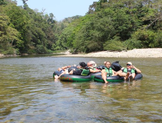 Palomino — Playa, Río y Tubing en el Caribe Bohemio de Colombia