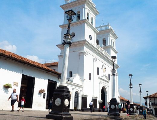 San Juan de Girón — La Ciudad Blanca y Monumento Colonial 🕯️⚪