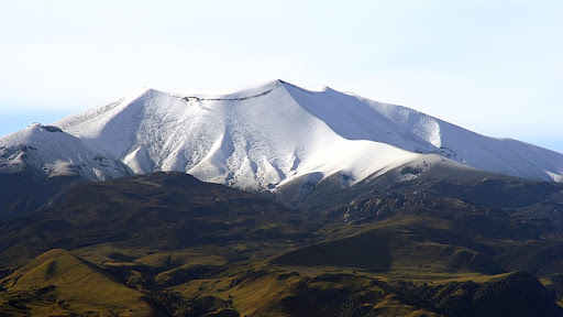 Puracé es un destino imprescindible para quienes aman la naturaleza, la aventura y la cultura ancestral. Sus volcanes, páramos, aguas termales y la posibilidad de observar especies emblemáticas convierten a este rincón del Cauca en una experiencia inolvidable para cualquier viajero.