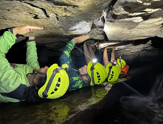 Descubre Paicol, Huila, un destino de aventura y naturaleza famoso por sus cuevas, paisajes de montaña, senderos, historia y experiencias de ecoturismo.