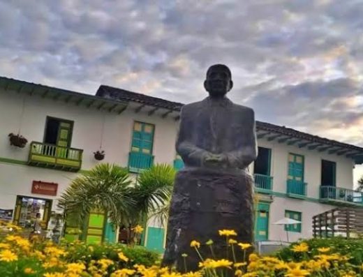 Marsella es un rincón auténtico del Eje Cafetero donde las calles coloridas, la arquitectura tradicional, el café y las montañas invitan a viajar sin prisa.