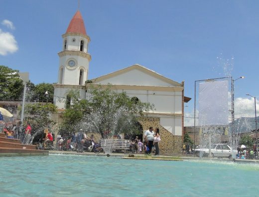 qué hacer en Melgar Tolima, turismo en Melgar, Ciudad de las Piscinas, Mar de Piscinas, piscinas en Melgar, río Sumapaz, turismo Tolima, viajes a Melgar