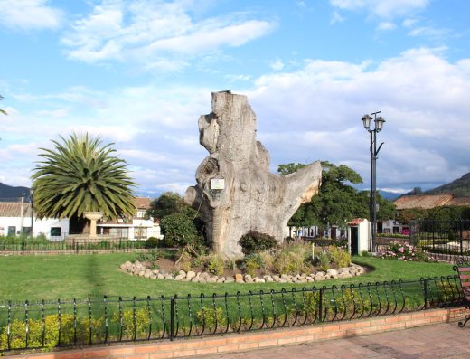 🏛️ Parque Principal y Templo de San Jerónimo — Corazón Colonial y Pesebre en Nobsa