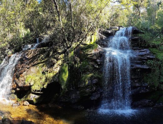 🌊 Cueva del Esplendor — Cascada Oculta en Caverna Kárstica y Paraíso Natural en Jardín