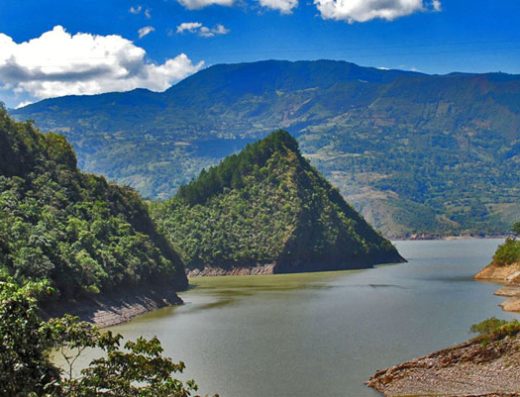 Paisaje natural del municipio de Chivor, Boyacá, con montañas verdes y entorno rural del oriente boyacense.