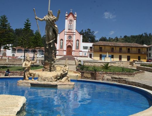 Paisaje del municipio de Cuítiva, Boyacá, con vista al Lago de Tota y entorno natural del altiplano boyacense.