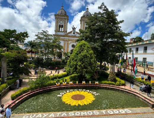 Paisaje natural del municipio de Guayatá, Boyacá, con vegetación verde, ríos y entorno montañoso del Valle de Tenza.
