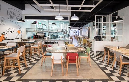 Foto del plato: “Tostadas tipo PATO en Al Agua Patos, restaurante y café en Bogotá”. ​ Foto del café + mesa: “Brunch en Al Agua Patos Bogotá: tostadas PATO y café”. ​ Foto de la sede: “Sede Al Agua Patos en Chapinero, Bogotá (Patos 93)”. ​ Foto para delivery: “Pedido a domicilio de Al Agua Patos Bogotá (Patos 132 solo delivery)