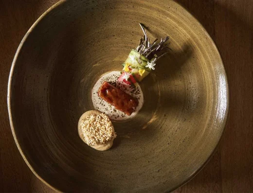 Carmen Restaurante en Medellín con platos de alta cocina y presentación gourmet.