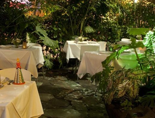 Restaurante Platillos Voladores en Cali con cocina fusión y platos de presentación moderna.