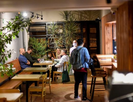 Sambombi Bistró Local restaurante con cocina colombiana moderna y platos gourmet.