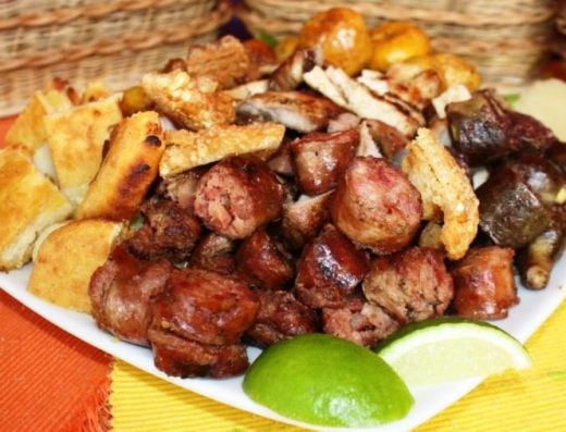 Fritanga Colombiana — Picada de Cerdo Frito con Chicharron y Morcilla