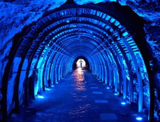 Descubre Zipaquirá, Cundinamarca, una ciudad histórica famosa por la Catedral de Sal, su arquitectura colonial, su legado minero y uno de los centros históricos más bellos de Colombia.