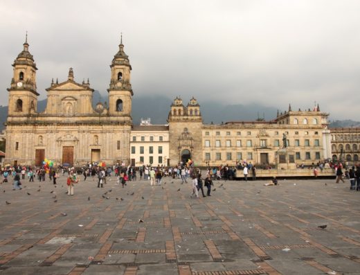 🏛️ Plaza de Bolívar – El Corazón Histórico de Bogotá