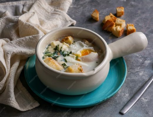 Changua Bogotana — Caldo de Leche y Huevo del Desayuno Andino