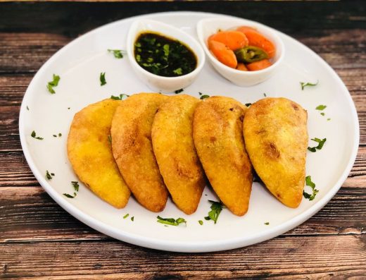 Empanadas Colombianas — Masa de Maíz Frita Rellena de Carne y Papa