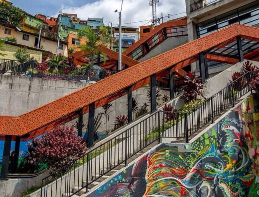 Comuna 13 – Transformación Social y Escaleras Eléctricas de Medellín 🏠