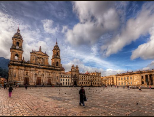 🏛️ Plaza de Bolívar – El Corazón Histórico de Bogotá
